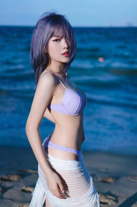 Nữ streamer khoe ảnh bikini với vòng 1 siêu sexy